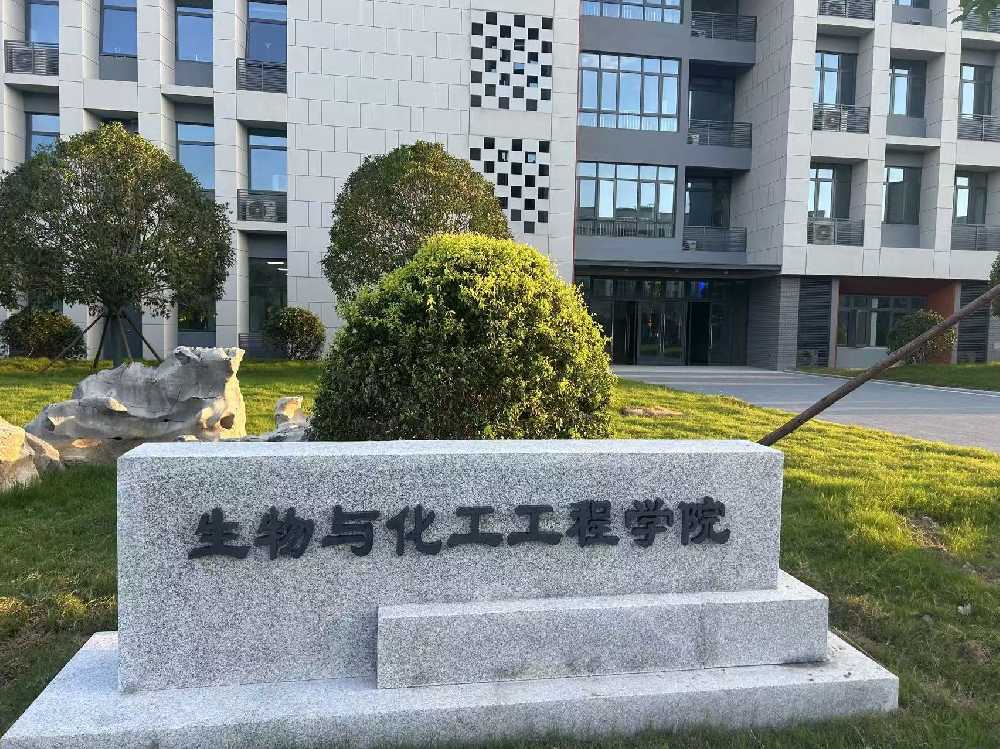 玉龙纳西族自治县扬州职业大学体育场高杆灯项目